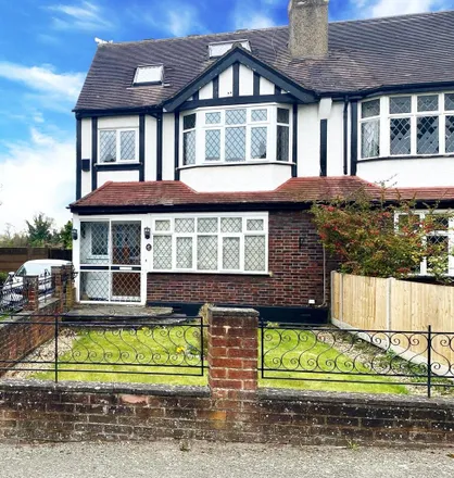 Rent this 4 bed house on Warminster Road in London, SE25 4DY