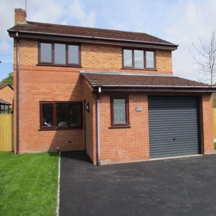 Rent this 3 bed house on Glascoed Way in Summerhill, LL11 4YP
