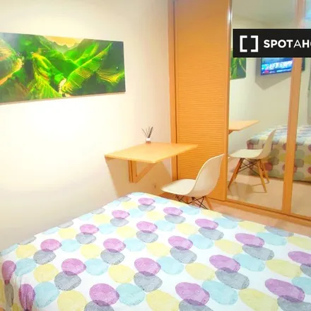Rent this 2 bed room on Madrid in Calle de Ramón Pérez de Ayala, 122