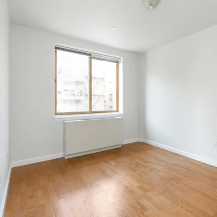 Image 6 - 3800 Blackstone Avenue, New York, NY 10463, USA - Condo for sale