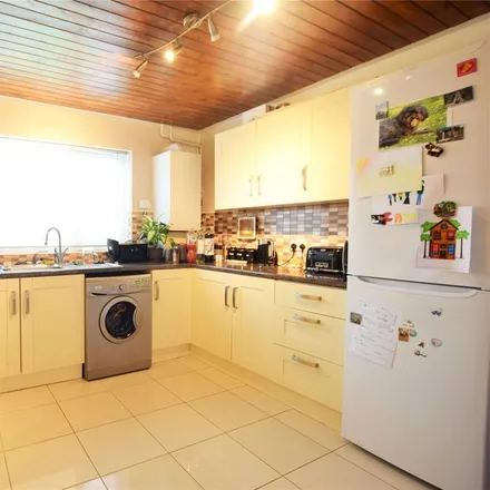 Image 4 - 32 Carston Grove, Reading, RG31 7ZN, United Kingdom - House for rent