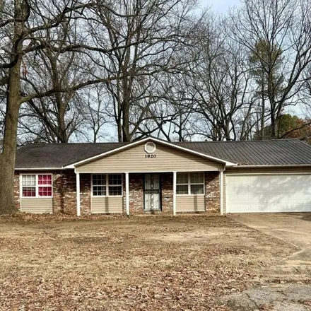 Buy this 3 bed house on 656 Stratford Drive in Jonesboro, AR 72401
