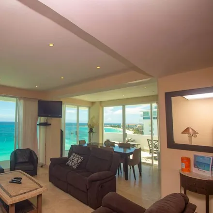 Rent this 12 bed house on Cancún in Benito Juárez, Mexico