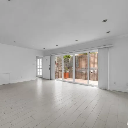 Image 4 - 6405 Pacific Avenue, Los Angeles, CA 90293, USA - Townhouse for sale