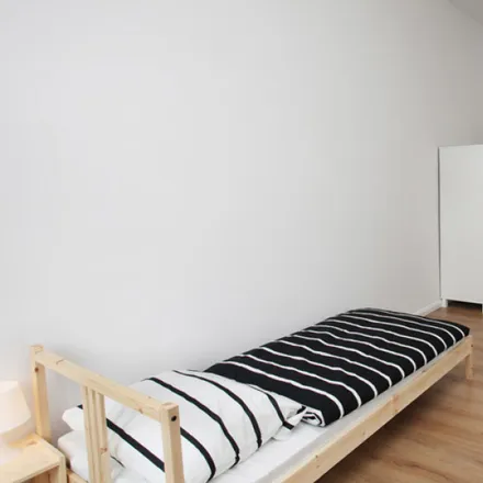 Rent this 5 bed room on Pizzeria Alte Forno in Warschauer Straße 62, 10243 Berlin
