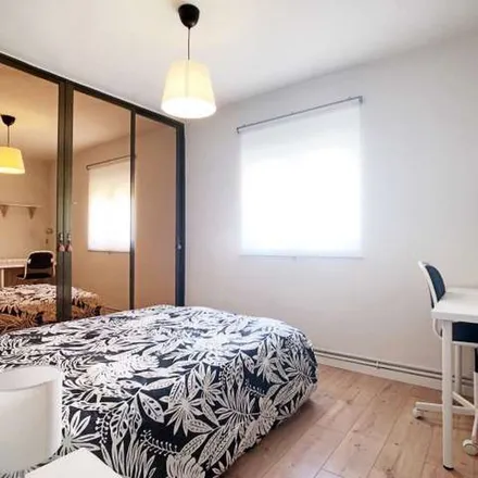 Rent this 7 bed apartment on Madrid in Centro Deportivo SAGE 2000, Calle de Escalona