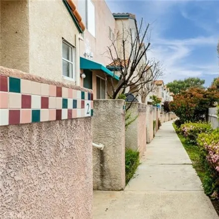 Image 2 - 14598 Olive View Lane, Los Angeles, CA 91342, USA - Townhouse for rent