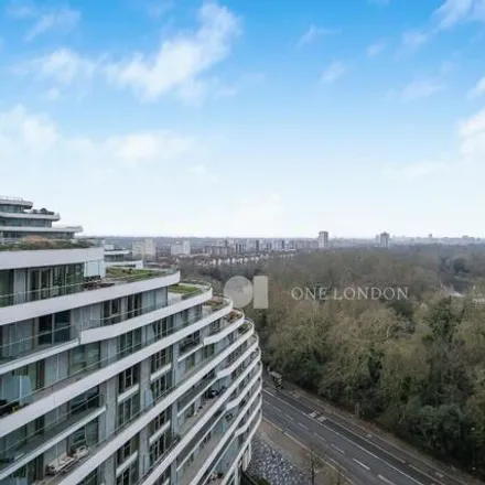 Image 6 - The Cascades, Sopwith Way, London, SW11 8NS, United Kingdom - Apartment for rent