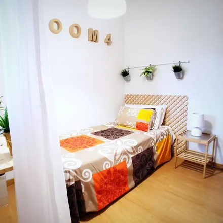 Rent this 4 bed room on Madrid in Calle de Seseña, 65