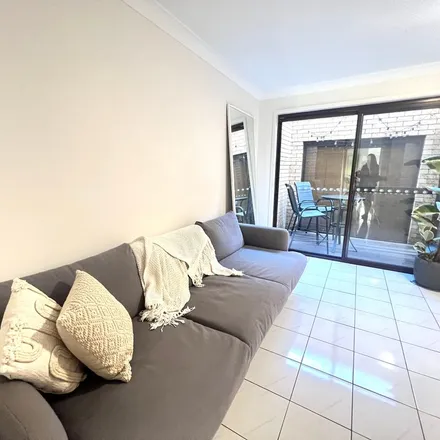 Image 5 - Angie Court, Mermaid Waters QLD 4218, Australia - Apartment for rent