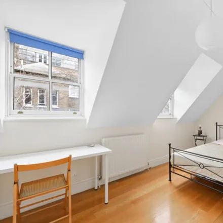 Image 6 - 78 Chenies Mews, London, WC1E 6HU, United Kingdom - Townhouse for sale