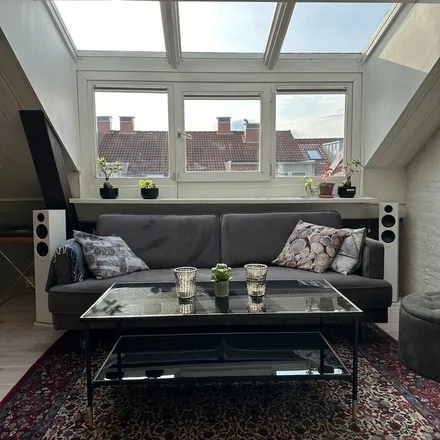 Rent this 3 bed apartment on Romsdalsgata 5B in 0556 Oslo, Norway
