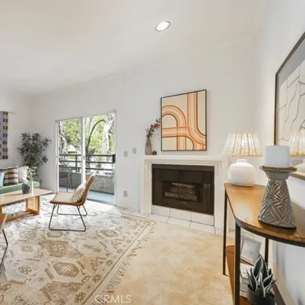 Image 7 - 13878 Moorpark Street, Los Angeles, CA 91423, USA - Townhouse for sale