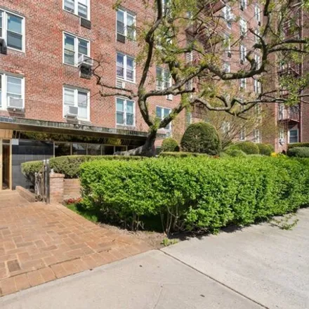 Image 2 - 2269 Gerritsen Avenue, New York, NY 11229, USA - Apartment for sale