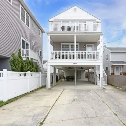 Buy this 3 bed condo on 194 North Madison Avenue in Margate City, Atlantic County