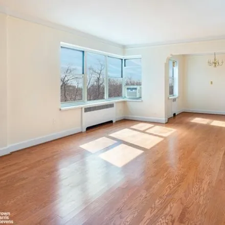 Image 2 - 5401 Riverdale Avenue, New York, NY 10471, USA - Apartment for sale