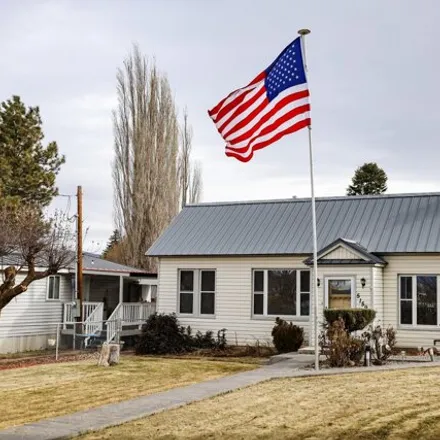 Buy this 3 bed house on 5157 Summers Lane in Klamath Falls, OR 97603