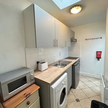 Image 2 - 14 Maxwell Street, Dublin, D08 X4Y8, Ireland - Apartment for rent