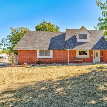 Buy this 5 bed house on 5841 Cornell Drive in Bartlesville, OK 74006