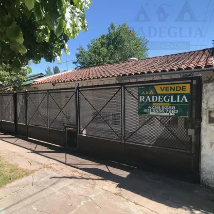 Buy this studio house on Avenida Espora 3943 in 1852 Burzaco, Argentina