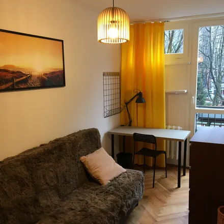 Rent this 4 bed room on Krochmalna 46 in 00-864 Warsaw, Poland