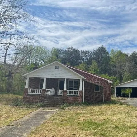 Buy this 3 bed house on 2534 Muddy Hollow Rd in Dandridge, Tennessee