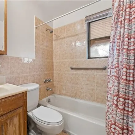 Image 7 - 650 Barbey Street, New York, NY 11207, USA - House for sale