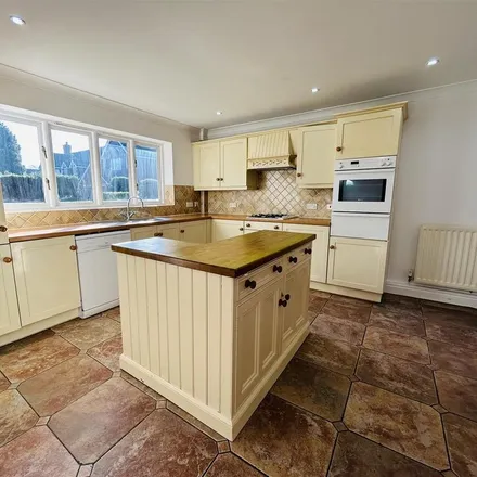 Image 3 - Hollycroft Gardens, Tettenhall Wood, WV6 8FB, United Kingdom - House for rent