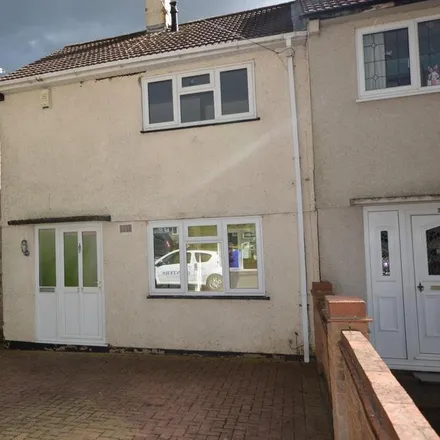 Rent this 2 bed duplex on Wokingham Avenue in Leicester, LE2 9SB