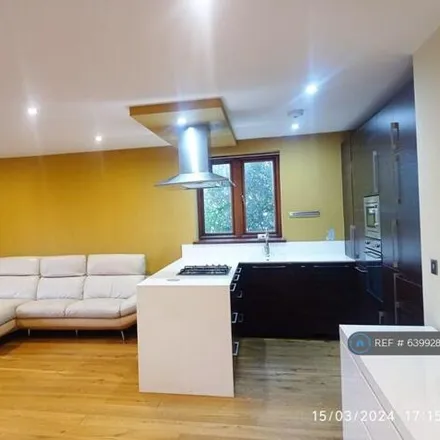 Image 7 - 39 Foxley Lane, London, CR8 3EE, United Kingdom - Apartment for rent