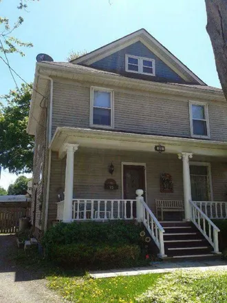 Rent this 1 bed house on Welland