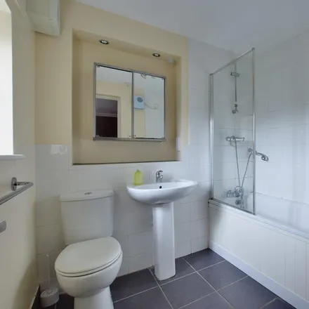 Image 5 - Waterford House, Thorney Mill Road, London, UB7 7DL, United Kingdom - Apartment for rent