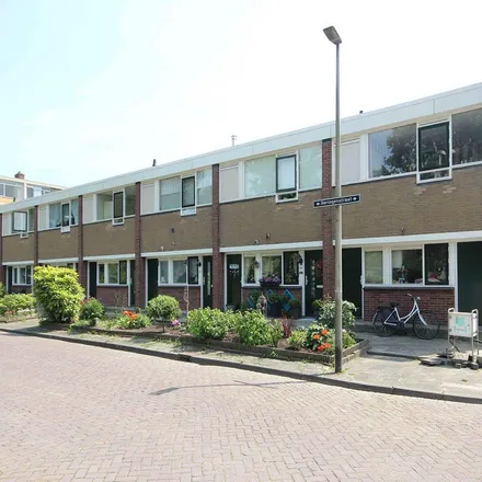 Rent this 3 bed apartment on Seringenstraat 62 in 3135 ER Vlaardingen, Netherlands