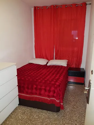 Rent this 4 bed room on Avinguda Meridiana in 342-349, 08027 Barcelona