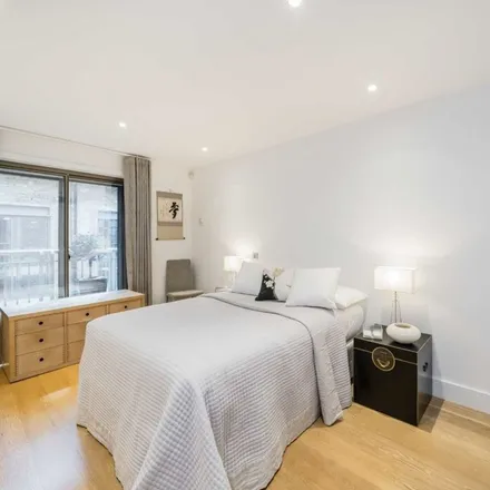 Image 1 - Aquascutum, Jermyn Street, London, SW1Y 6HB, United Kingdom - Apartment for rent