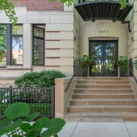 Image 2 - 1871 North Howe Street, Chicago, IL 60614, USA - House for sale