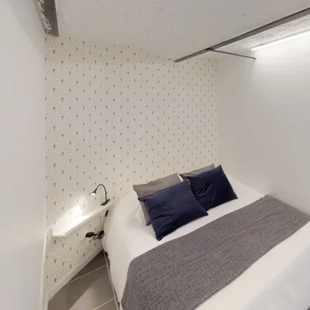 Rent this 5 bed room on 14 bis rue de Wazemmes
