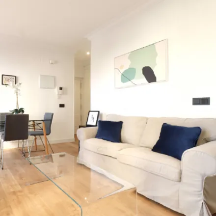 Rent this 3 bed apartment on Madrid in Calle de Saavedra Fajardo, 20