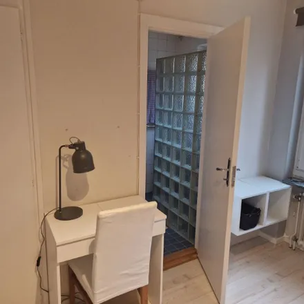 Rent this 4 bed apartment on Kallforsvägen 29 in 124 32 Stockholm, Sweden