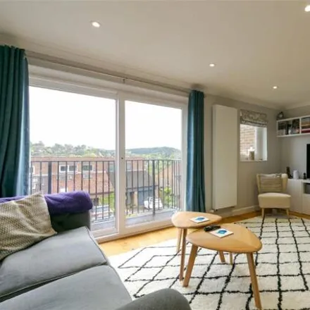 Image 4 - Artington Walk, Guildford, GU2 4DL, United Kingdom - Townhouse for sale