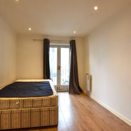 Image 4 - Oakeford House, 72 Russell Road, London, W14 8HU, United Kingdom - Apartment for rent