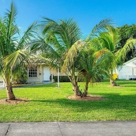 Image 2 - 327 Flagler Boulevard, Lake Park, Palm Beach County, FL 33403, USA - House for rent