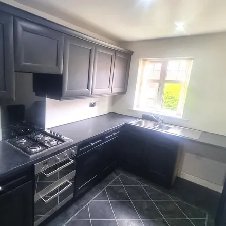 Image 4 - Linnyshaw Close, Bolton, BL3 4WH, United Kingdom - Townhouse for rent