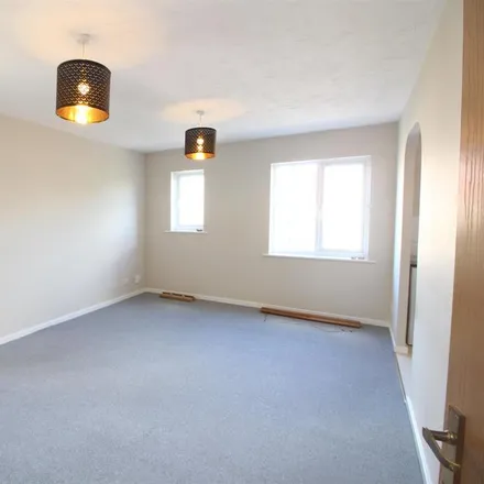 Image 4 - Redoubt Close, Hitchin, SG4 0FR, United Kingdom - Apartment for rent