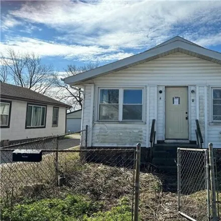 Buy this 2 bed house on 26 East 10th Street in Tilton, Vermilion County
