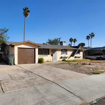 Image 2 - 2709 South Maple Avenue, Yuma, AZ 85364, USA - House for sale