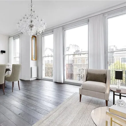 Rent this 6 bed apartment on Cromwell Mansions in 217-239 Cromwell Road, London