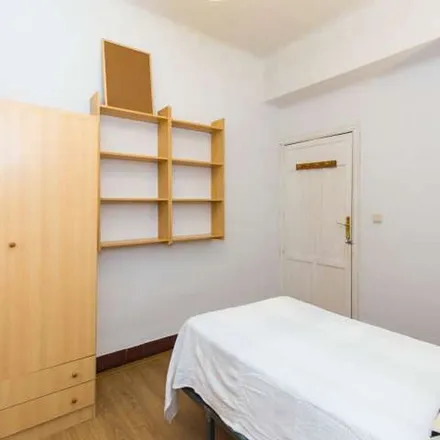 Image 7 - Hospital Doctor Olóriz, Calle Doctor Marañón, 18012 Granada, Spain - Apartment for rent