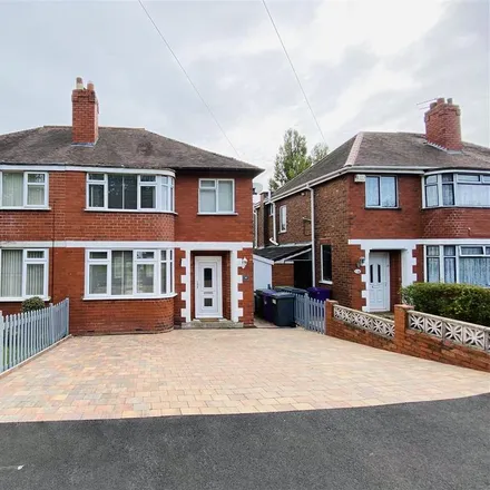 Rent this 3 bed duplex on Wolverhampton Road East in Parkfield, WV4 6AR