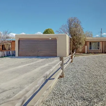 Image 3 - 1852 Dakota Street Northeast, Albuquerque, NM 87110, USA - House for sale